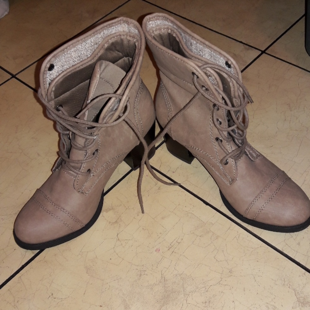 Women shoe boots